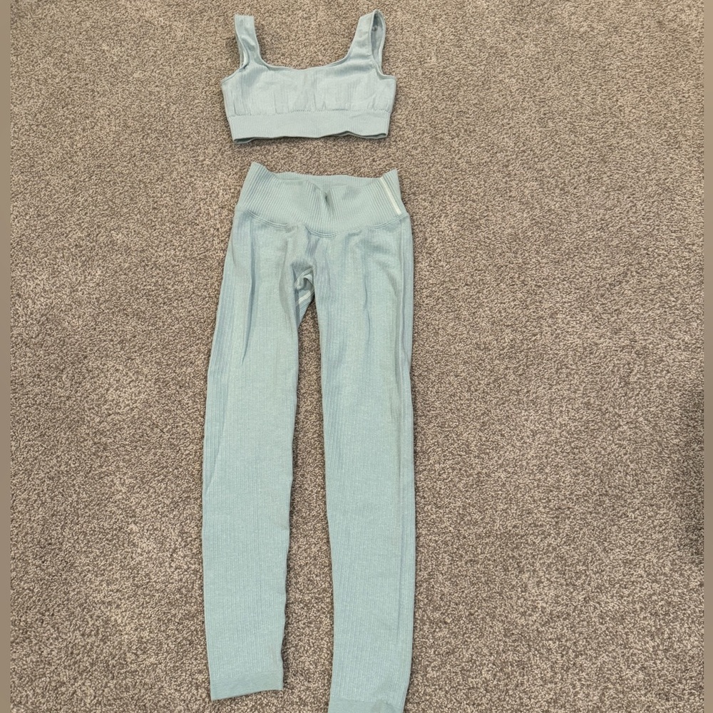 Light blue Amazon workout set - Size S - never worn (great condition)!